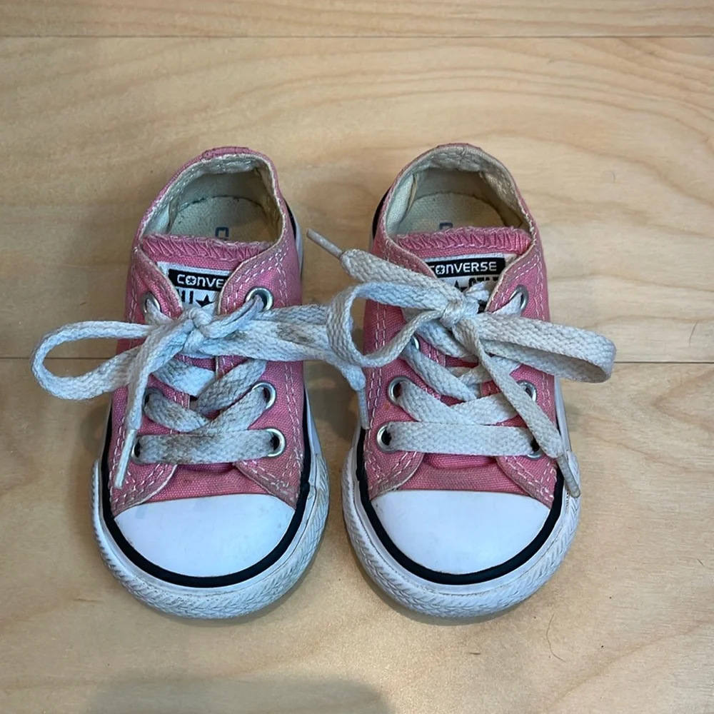 Converse Infant/Toddler Chuck Taylor Sneakers Size 4